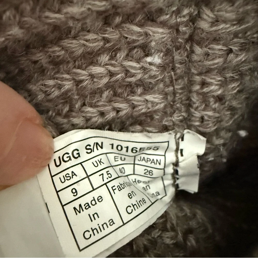 UGG Gray Cozy Cardy Sheepskin Wool Treadlite Slouch Button Boots size 9